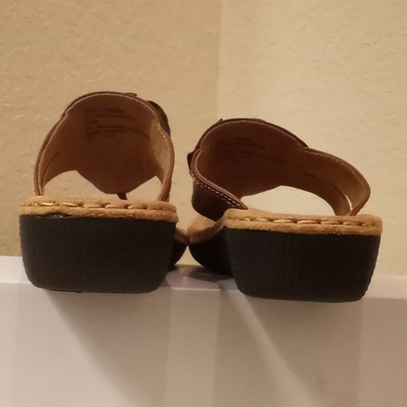 Cliffs by White Mountain Sandals - Picture 15 of 16